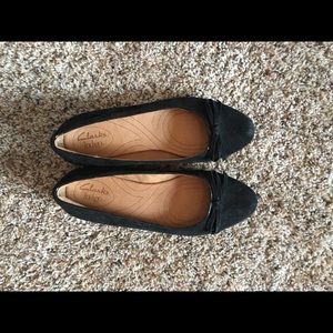 Clarks flats with bows